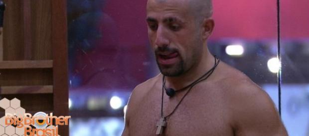 ''Big Brother Brasil'': Ayrton toma grito de Kaysar e se surpreende ''Big Brother Brasil'': Ayrton toma grito de Kaysar e se surpreende