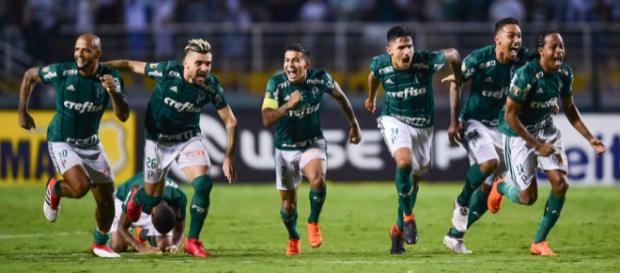 Jogadores do Palestra comemorando classificação à decisão do Estadual. Jogadores do Palestra comemorando classificação à decisão do Estadual.