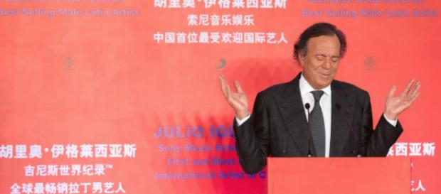 Julio Iglesias recibe en China un premio Guinness por ser el artista latino que más discos ha vendido en la historia. (Foto AFP, Flickr) Julio Iglesias recibe en China un premio Guinness por ser el artista latino que más discos ha vendido en la historia. (Foto AFP, Flickr)