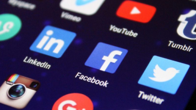 Facebook, il social che traccia i dati: come difendersi