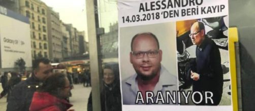 Le foto del povero Alessandro Fiori che tappezzavano i muri di Istanbul