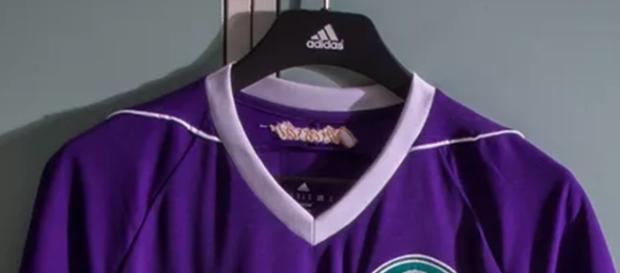 A fornecedora Adidas é a feitora do uniforme A fornecedora Adidas é a feitora do uniforme