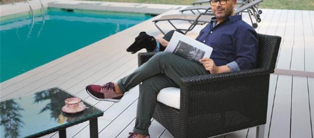 Jorge Javier en su casa con sus perros. Jorge Javier en su casa con sus perros.