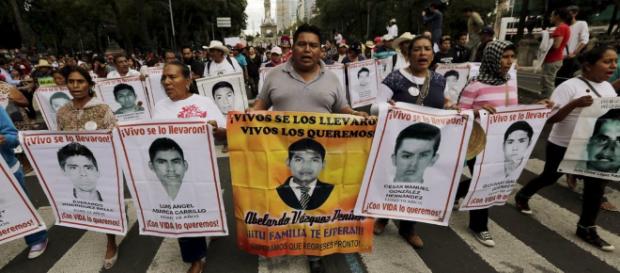los estudiantes desaparecidos.. los estudiantes desaparecidos..