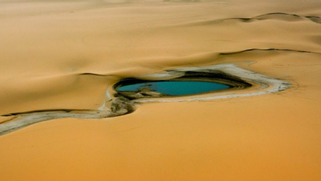 Acqua estratta dall'aria del deserto, l'esperimento rivoluzionario del MIT. foto - leganerd.com