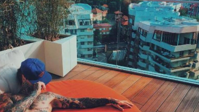 Fedez affitta il suo attico milanese per migliaia di euro