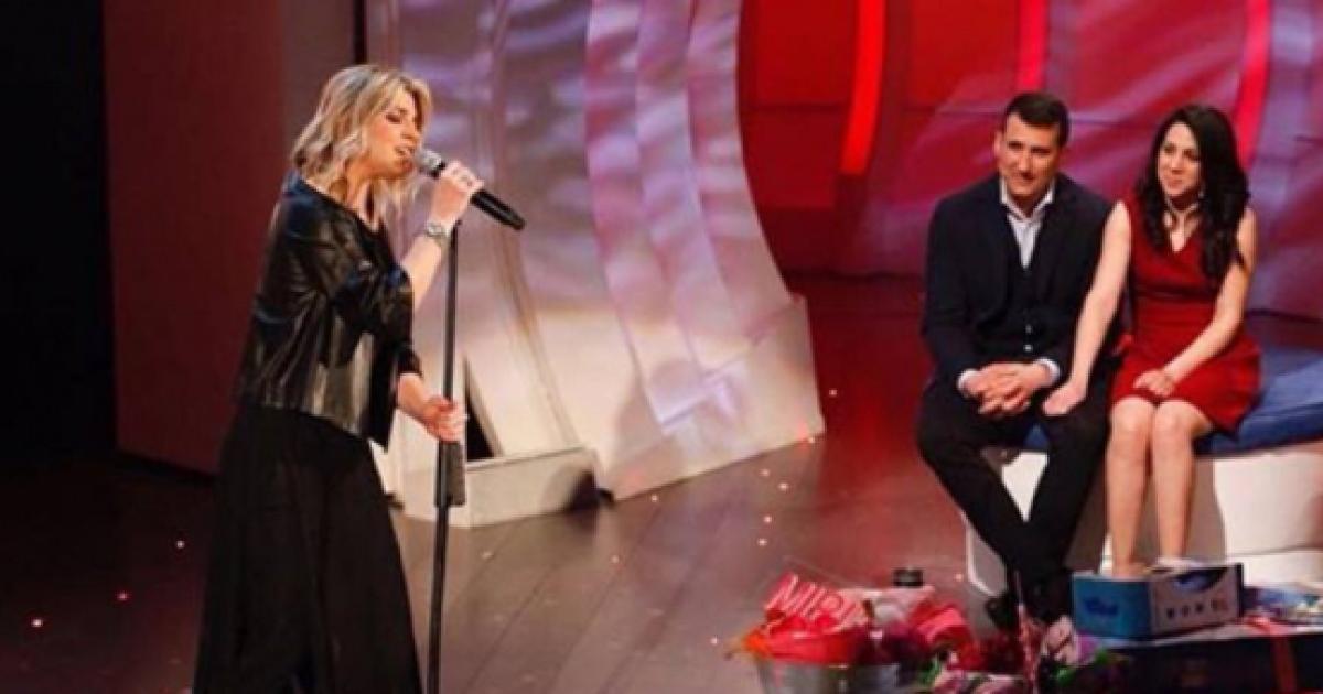 C'è posta per te: Emma Marrone piange e regala un suo ...