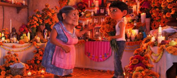COCO: Un canto a la vida, una celebración de la muerte - cuatrobastardos.com COCO: Un canto a la vida, una celebración de la muerte - cuatrobastardos.com