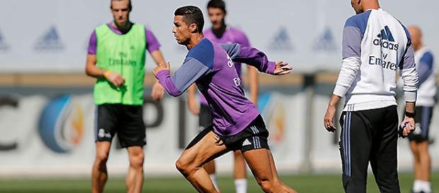 Cristiano Ronaldo siembra el pánico en el vestuario. Cristiano Ronaldo siembra el pánico en el vestuario.
