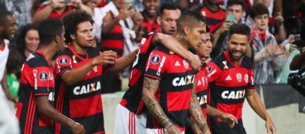 Jogadores comemorando um gol pelo Flamengo Jogadores comemorando um gol pelo Flamengo