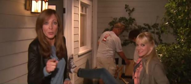 On Set with Allison Janney and Anna Faris at ‘Mom,’ TV's Most Improved Comedy- Image- Entertainment Tonight | Youtube On Set with Allison Janney and Anna Faris at ‘Mom,’ TV's Most Improved Comedy- Image- Entertainment Tonight | Youtube