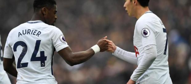 Son Heung-min celebra su segundo gol para los Spurs contra Huddersfield Son Heung-min celebra su segundo gol para los Spurs contra Huddersfield