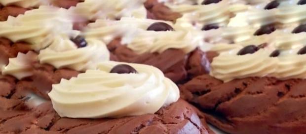 Zeppole al cacao con crema alla ricotta (foto by http://babbdolcbabb.blogspot.it/2014/03/zeppole-di-pasta-choux-al-cacao-cotte.html?m=0 Zeppole al cacao con crema alla ricotta (foto by http://babbdolcbabb.blogspot.it/2014/03/zeppole-di-pasta-choux-al-cacao-cotte.html?m=0