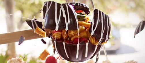 Chocolate piñatas are a fun new way to enjoy dessert. [Image credit: Uncle Julios/YouTube]