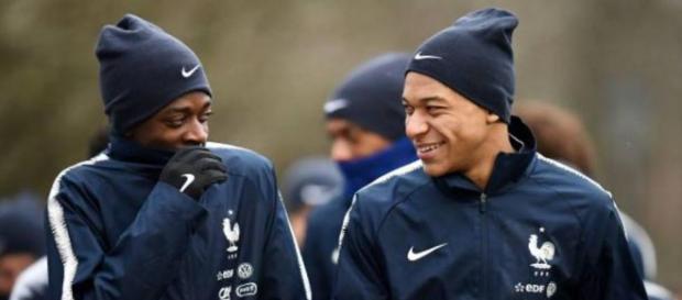 El guiño del jugador del Barça Dembélé a Griezmann El guiño del jugador del Barça Dembélé a Griezmann