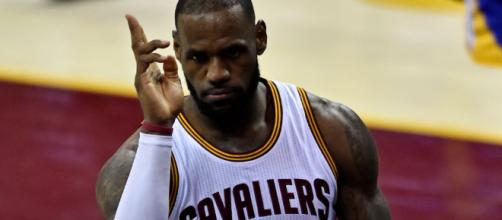 This LeBron James off-the-backboard dunk should be illegal | For ... - usatoday.com