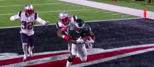 Corey Clement's catch during Super Bowl LII was controversial because of the old NFL catch rule. [image source: NFL/YouTube screenshot]