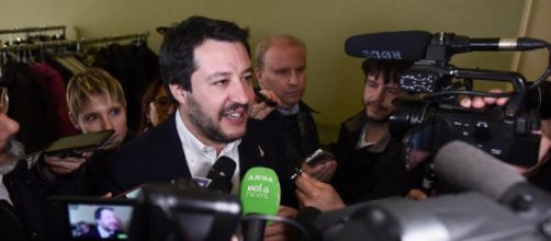 Gentiloni tentenna ma poi si allinea. Salvini: “Io contrario” - La ... - lastampa.it