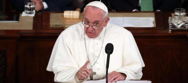 Segundo o Vaticano, palavras ditas pelo Papa Francisco em uma conversa privada foram deturpadas por jornalista Segundo o Vaticano, palavras ditas pelo Papa Francisco em uma conversa privada foram deturpadas por jornalista