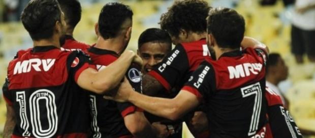 Time flamenguista comemorando um gol Time flamenguista comemorando um gol