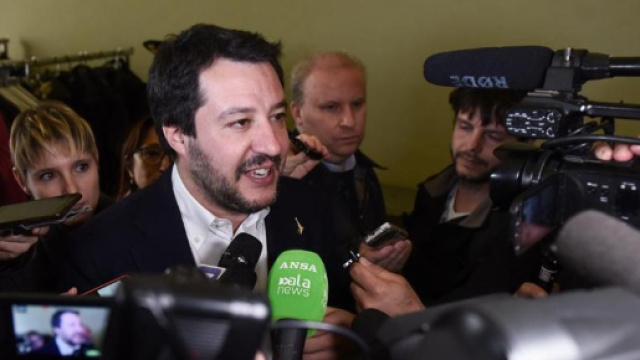 Gentiloni tentenna ma poi si allinea. Salvini: “Io contrario” - La ... - lastampa.it