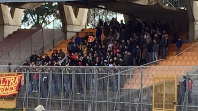 Lecce, faccia a faccia tra giocatori e tifosi ... - pianetalecce.it