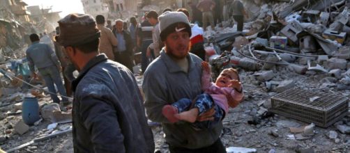 Más de 60 civiles muertos tras el bombardeo de un mercado en la ... - elpais.com