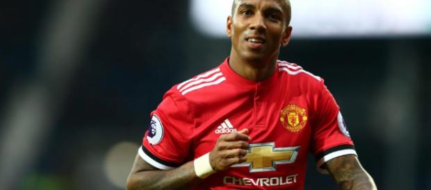 Ashley Young espera tener la oportunidad de retirarse como jugador del Manchester United Ashley Young espera tener la oportunidad de retirarse como jugador del Manchester United