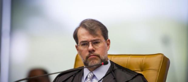 Dias Toffoli é pressionada a pagar dívida de gratidão Dias Toffoli é pressionada a pagar dívida de gratidão