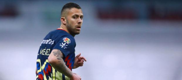El francés Jérémy Ménez no terminó contento el partido de anoche en el Clásico. El francés Jérémy Ménez no terminó contento el partido de anoche en el Clásico.