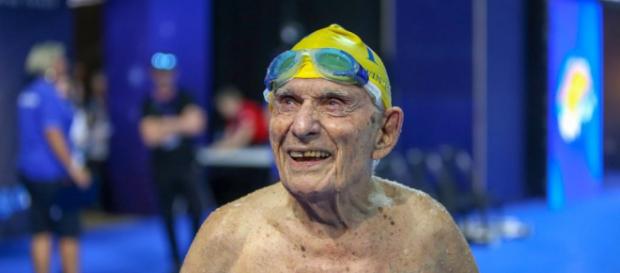 George Corones rompe récord en natación George Corones rompe récord en natación