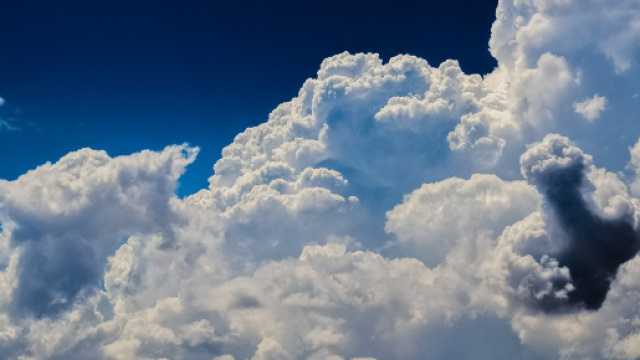 Un cielo parzialmente nuvoloso