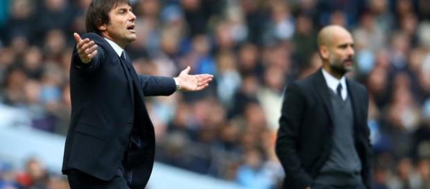 Antonio Conte no puede soportar ver como su equipo del Chelsea es superado por el campeón electo, el Manchester City Antonio Conte no puede soportar ver como su equipo del Chelsea es superado por el campeón electo, el Manchester City