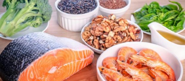 Fats fighting fats with omega-3 fatty acids. Image Credit: George Green / YouTube Screenshot Fats fighting fats with omega-3 fatty acids. Image Credit: George Green / YouTube Screenshot
