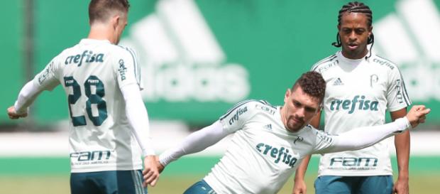 Jogadores em um treinamento do alviverde Jogadores em um treinamento do alviverde