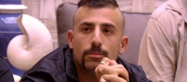 Kaysar atende o pedido de Patrícia e é criticado Kaysar atende o pedido de Patrícia e é criticado