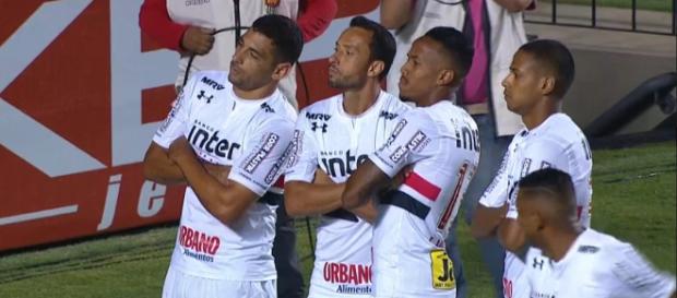 Nenê - ao centro - perdeu espaço no time titular. (Foto Reprodução). Nenê - ao centro - perdeu espaço no time titular. (Foto Reprodução).