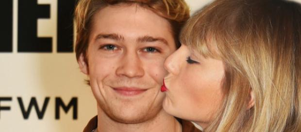 Taylor Swift y Joe Alwyn podrían dar el paso. Taylor Swift y Joe Alwyn podrían dar el paso.