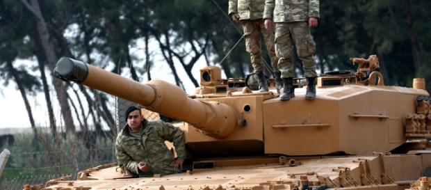 Tuecka armia coraz bliżej Afrin (fot. rmf24.pl) Tuecka armia coraz bliżej Afrin (fot. rmf24.pl)