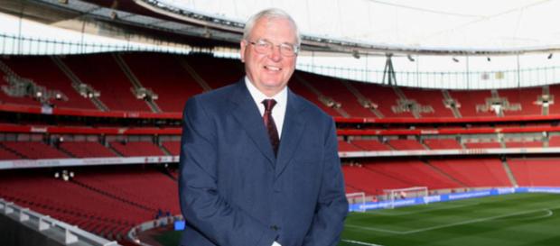 El presidente del Arsenal, Sir Chips Keswick El presidente del Arsenal, Sir Chips Keswick