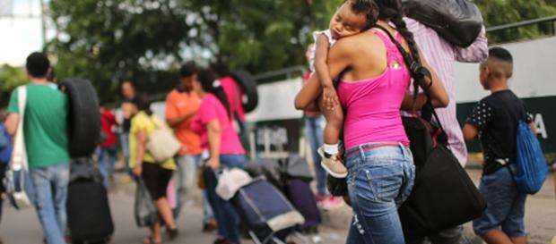 Hombre graba éxodo de venezolanos hacia Colombia y los tilda de ... - pulzo.com Hombre graba éxodo de venezolanos hacia Colombia y los tilda de ... - pulzo.com