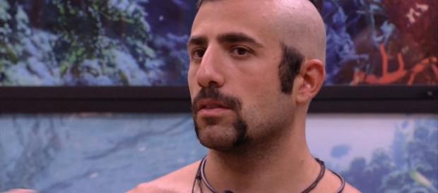 Kaysar vem sendo duramente criticado nas redes sociais Kaysar vem sendo duramente criticado nas redes sociais