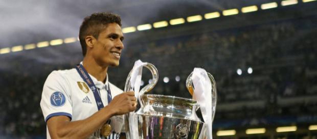 Raphael Varane podría reforzar la zaga central de los Red Devils Raphael Varane podría reforzar la zaga central de los Red Devils