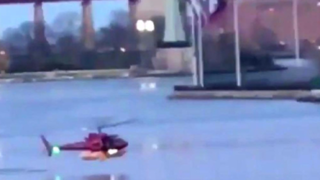 Tragedia a New York, precipita elicottero.