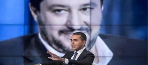 Bacio tra Salvini e Di Maio, murales provocatori a Roma (Fonte: DT's Channel)