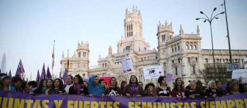 Colectivos feministas convocan la primera huelga general de ... - elespanol.com