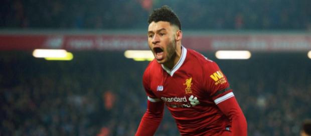 Alex Oxlade-Chamberlain corre más allá del Newcastle durante la victoria del Liverpool por 2-0 el sábado Alex Oxlade-Chamberlain corre más allá del Newcastle durante la victoria del Liverpool por 2-0 el sábado