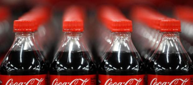 Coca Cola: l'azienda sbarca con una bevanda 'diversa' Coca Cola: l'azienda sbarca con una bevanda 'diversa'