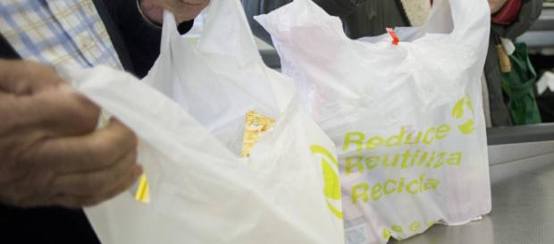 Competencia pide un impuesto para las bolsas de plástico en lugar ... - elpais.com Competencia pide un impuesto para las bolsas de plástico en lugar ... - elpais.com