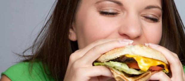 Eles adoram comer! Confira os signos mais gulosos do zodíaco. Foto: Reprodução. Eles adoram comer! Confira os signos mais gulosos do zodíaco. Foto: Reprodução.